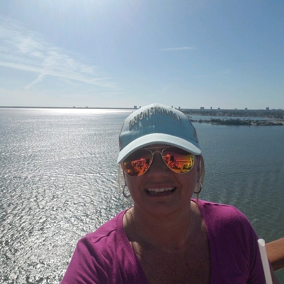 Meet your Posher, Liz - Picture 1 of 1